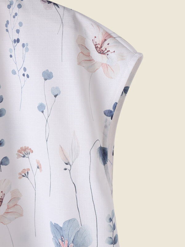 white floral blouse for women - summer trends