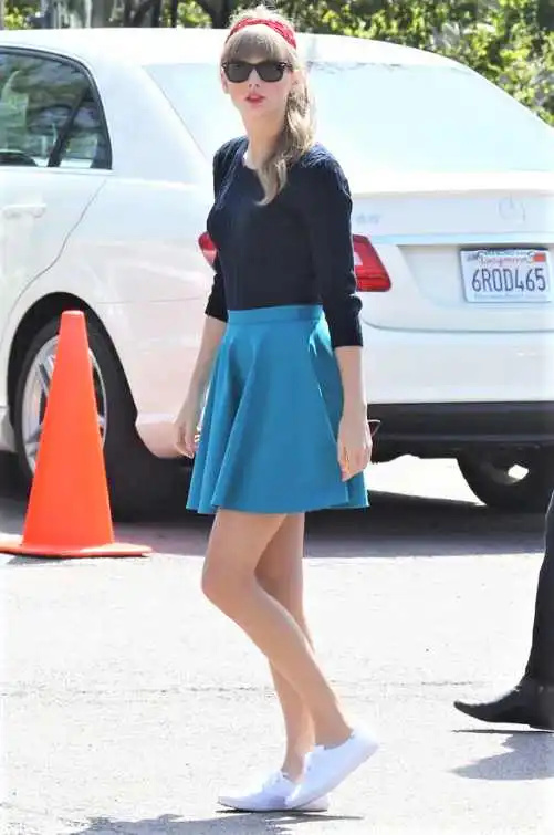 7.-Taylor-Swift-Skater-Skirt-credit-Splash-News